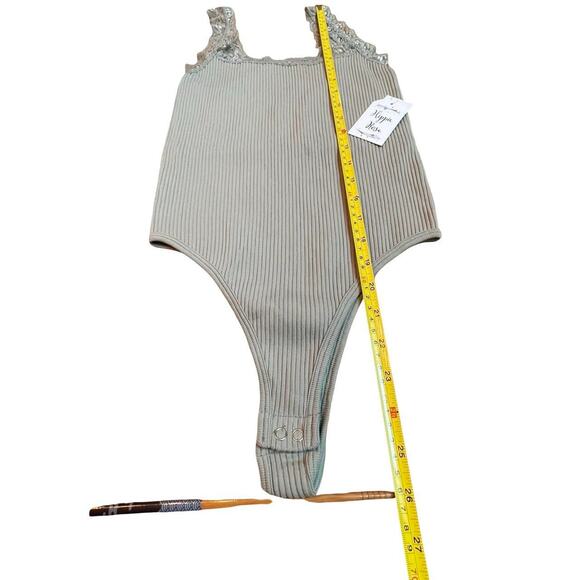 Hippie Rose Lace Trim Bodysuit NWT Size S NWT - Picture 5 of 8